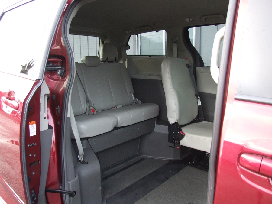 Used 2015 Toyota Sienna LE - VMI Side Entry Entry In Floor Manual Ramp