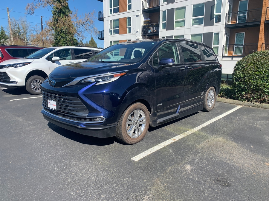 Used 2021 Toyota Sienna Hybrid Platinum - VMI Side Entry Entry In Floor Automatic Ramp