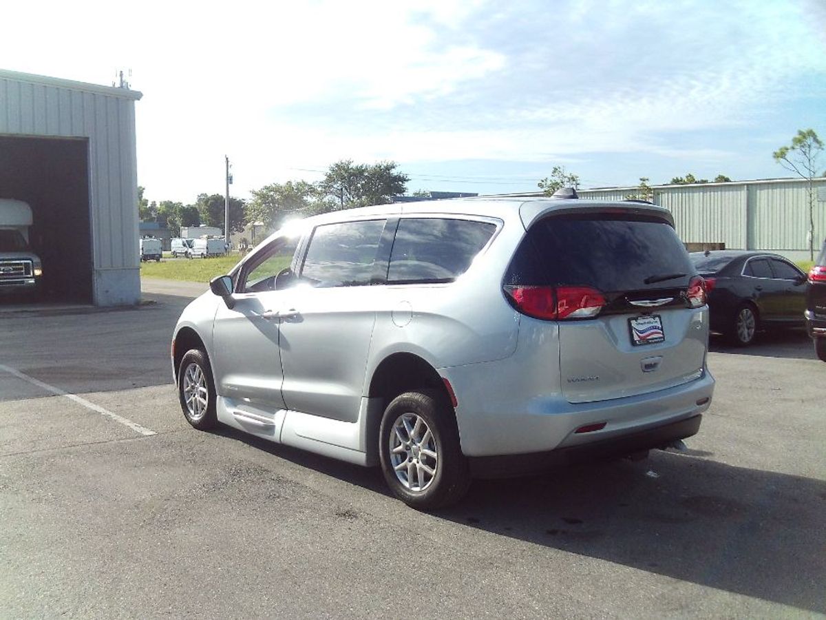 2024 CHRYSLER VOYAGER - Image 5