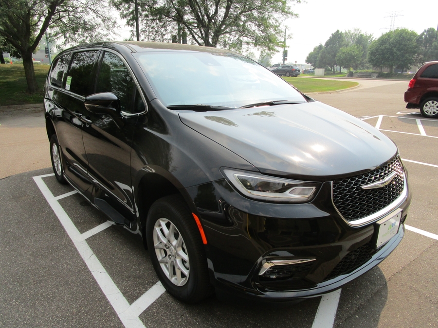 Black Chrysler Pacifica image number 2