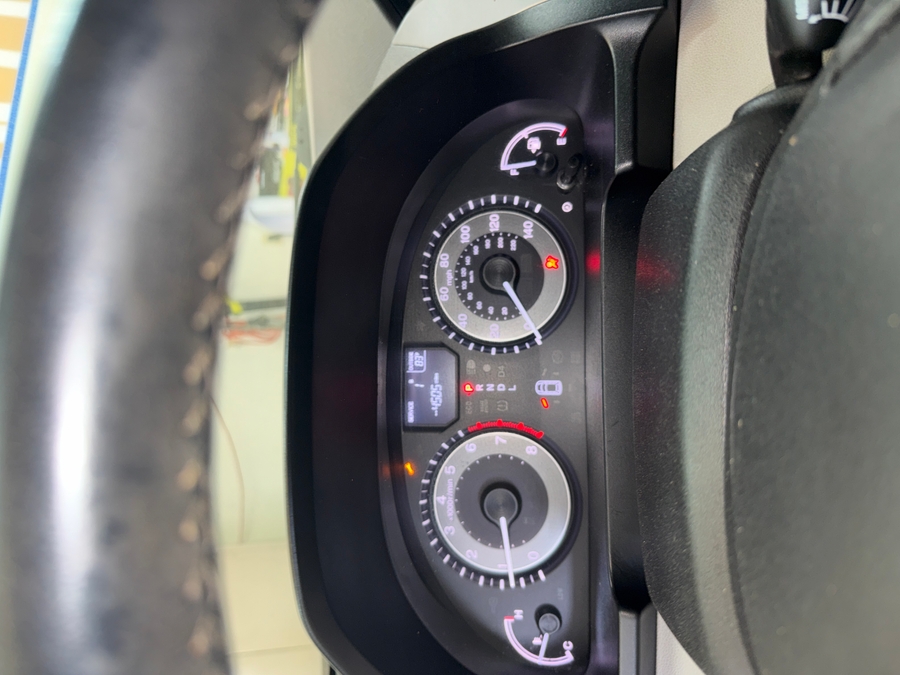 Blue Honda Odyssey image number 11