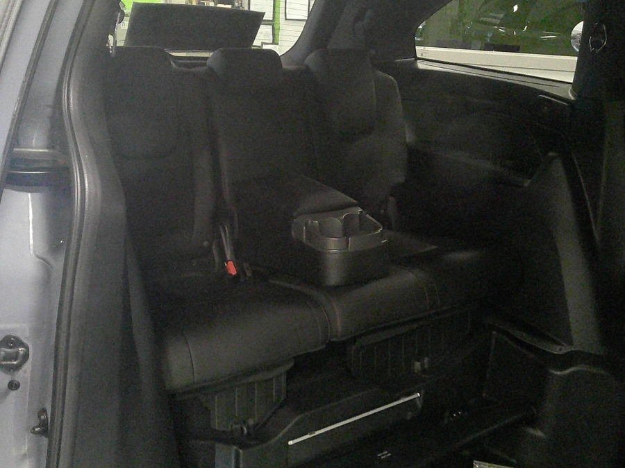 Grey Honda Odyssey image number 10
