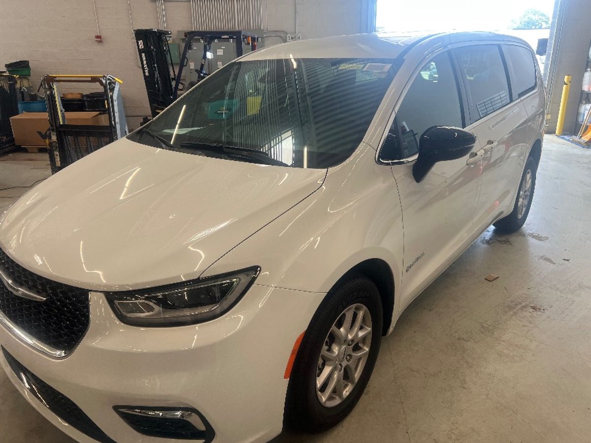 2025 CHRYSLER PACIFICA - Image 4
