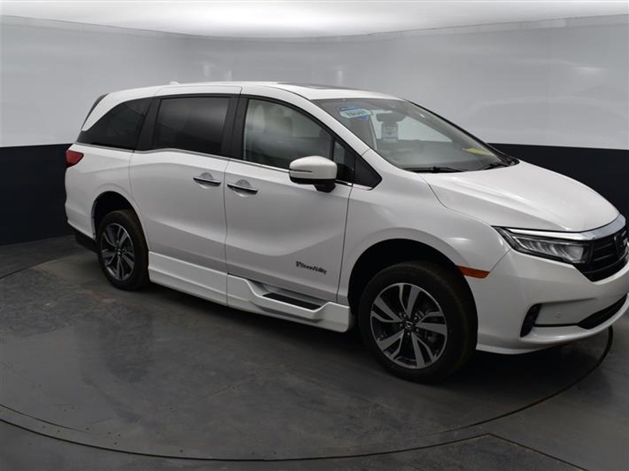 New 2026 Honda Odyssey Touring - BraunAbility Side Entry In Floor Automatic Ramp
