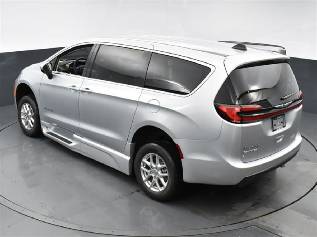2023 CHRYSLER PACIFICA - Image 23
