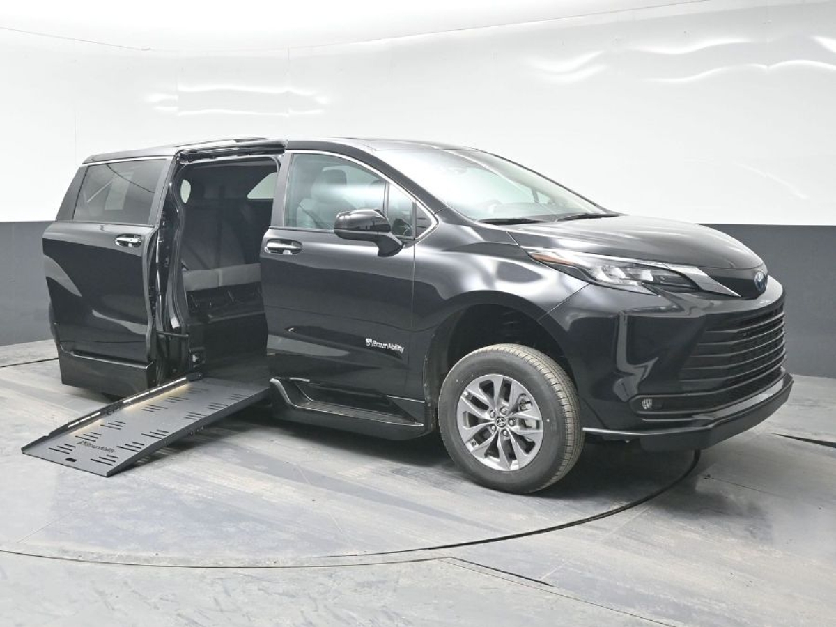 2025 TOYOTA SIENNA - Image 2