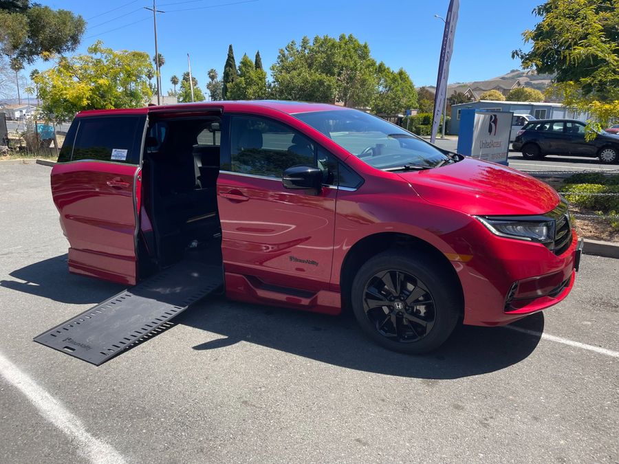 Used 2023 Honda Odyssey Sport - BraunAbility Side Entry Entry In Floor Automatic Ramp