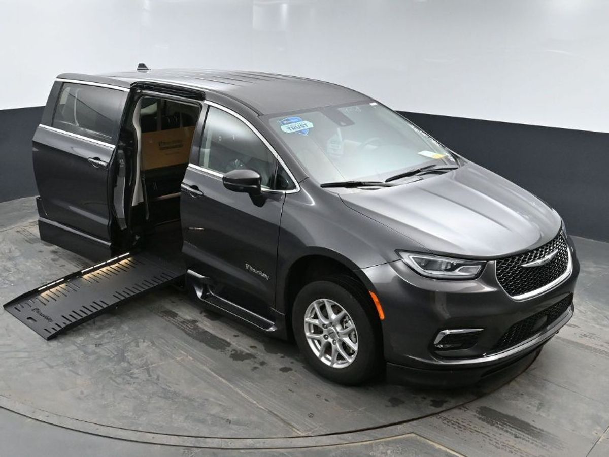 Chrysler Pacifica gris imagen numero 13