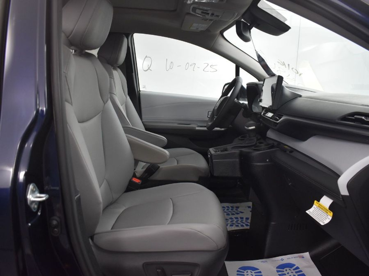 2025 TOYOTA SIENNA - Image 9