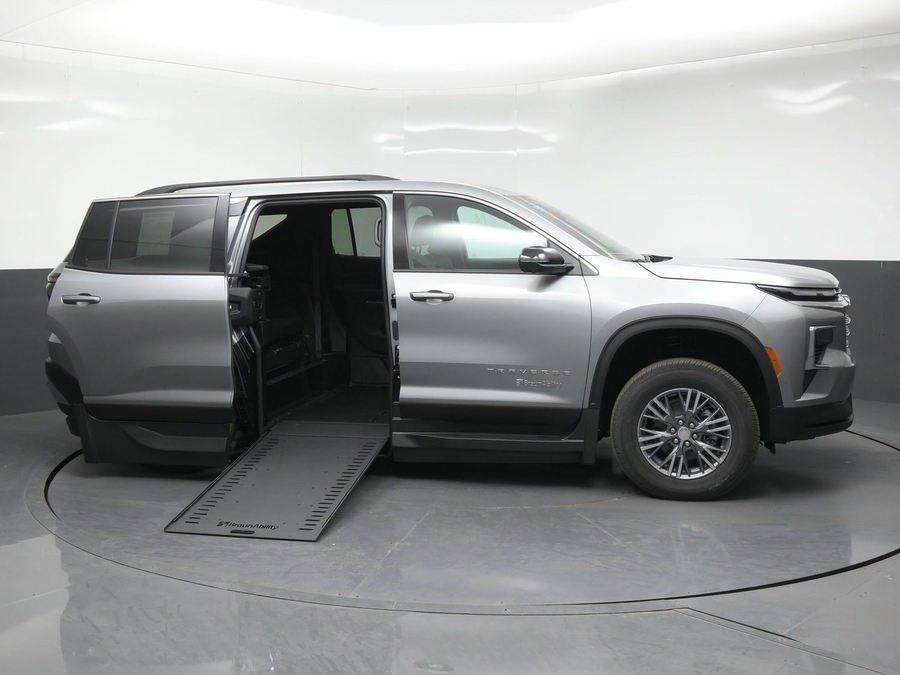 2026 Chevrolet Traverse LT - Photo 25