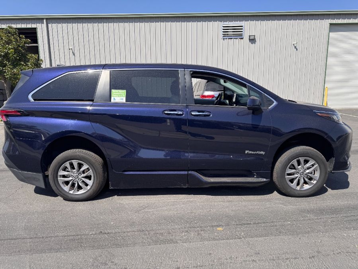 2022 TOYOTA SIENNA - Image 2