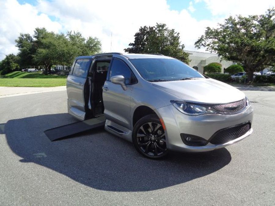 Used 2018 Chrysler Pacifica Touring L Plus - VMI Side Entry Entry In Floor Automatic Ramp