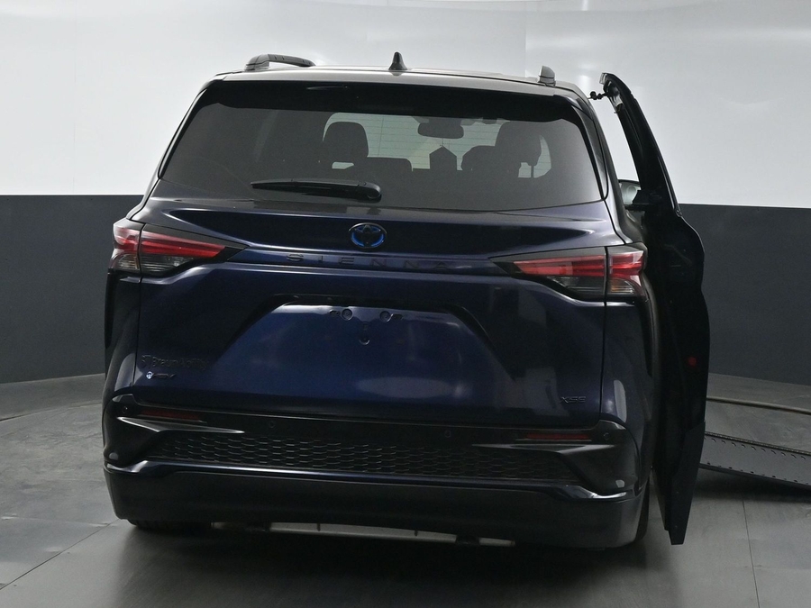 New 2025 Toyota Sienna Hybrid XSE Sport - BraunAbility Side Entry Entry In Floor Automatic Ramp