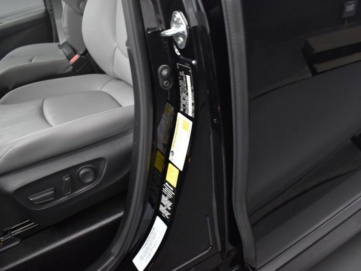 2025 TOYOTA SIENNA - Image 17