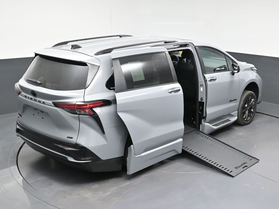 New 2026 Toyota Sienna Hybrid XSE Sport - BraunAbility Side Entry In Floor Automatic Ramp