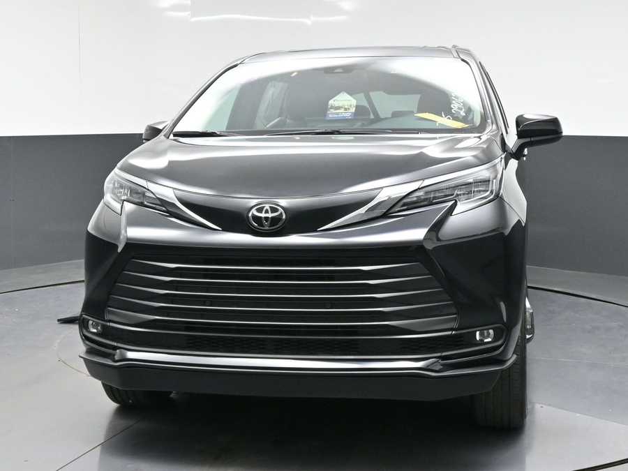 New 2026 Toyota Sienna Hybrid XLE Add - BraunAbility Side Entry In Floor Automatic Ramp