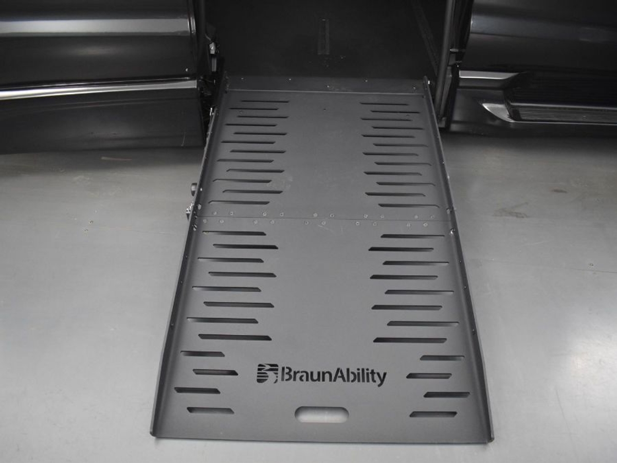 2023 CHRYSLER VOYAGER - Image 11