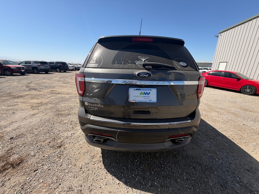  Ford Explorer image number 6