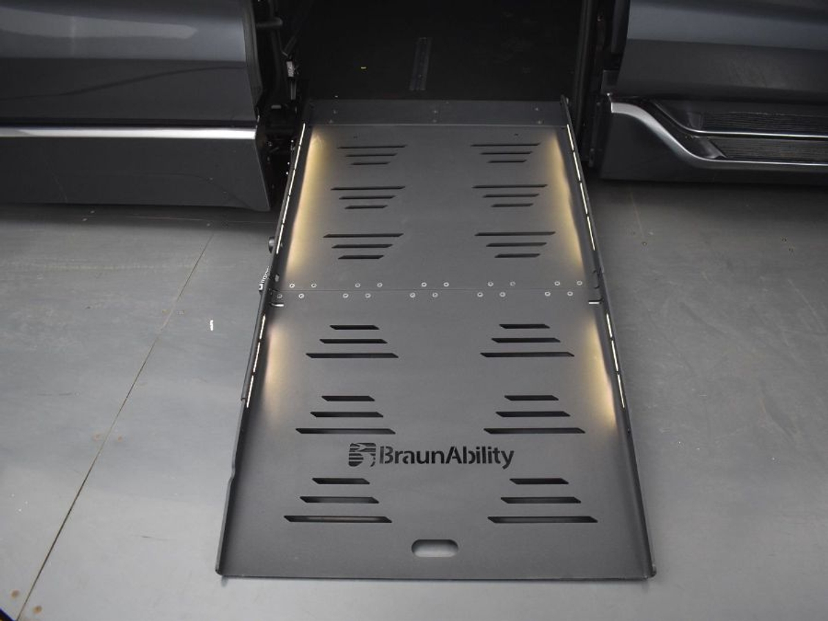 2025 TOYOTA SIENNA - Image 11