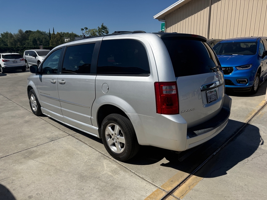 Silver Dodge Grand Caravan image number 4