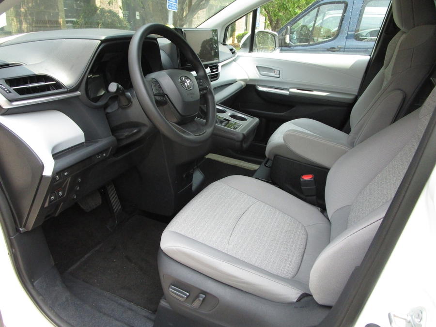 White Toyota Sienna image number 10