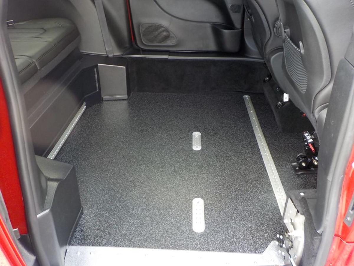 Red Chrysler Pacifica image number 17