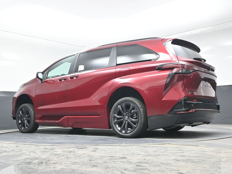 New 2025 Toyota Sienna Hybrid XSE Sport - BraunAbility Side Entry Entry Fold Out Automatic Ramp