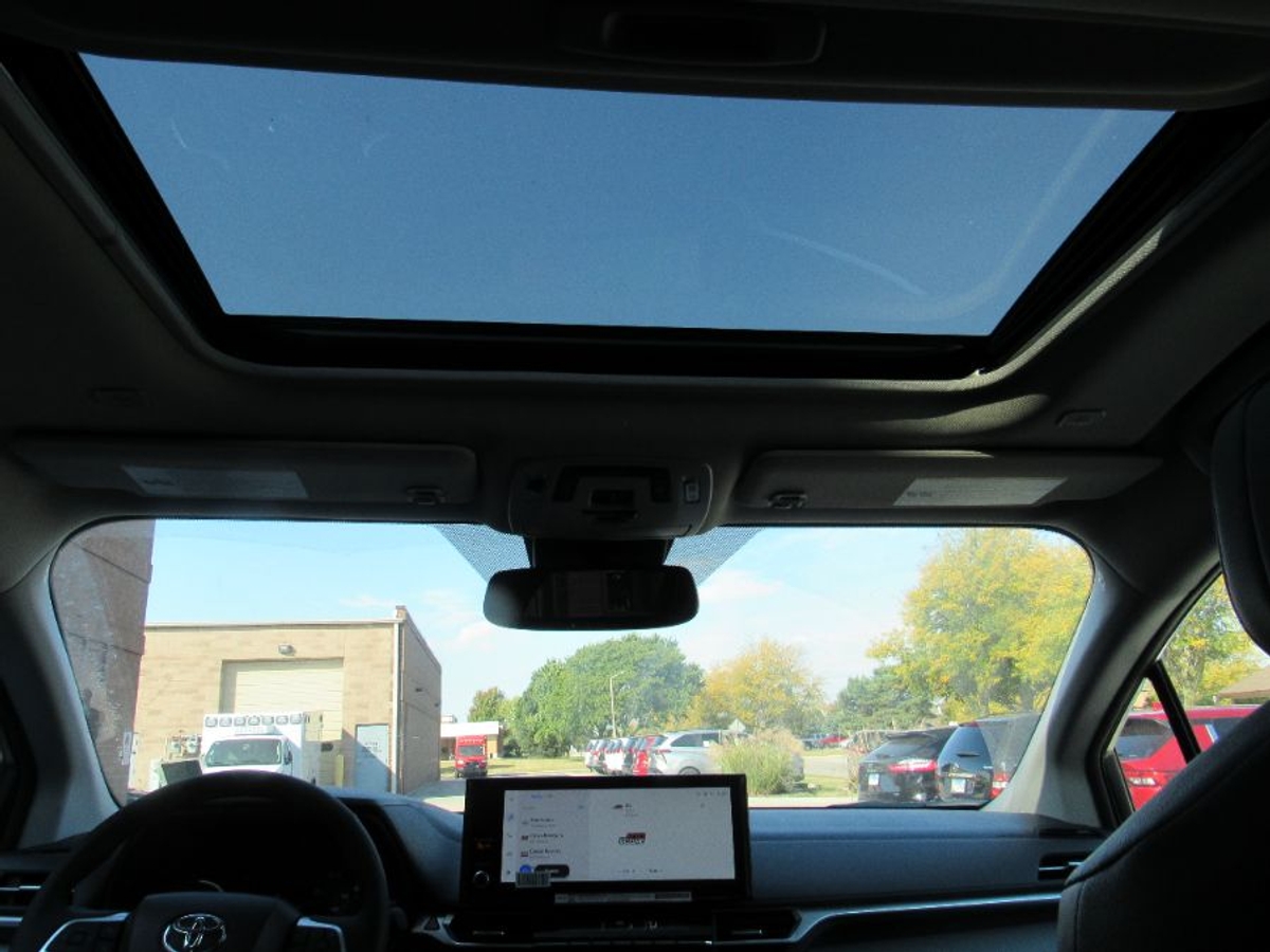 2025 TOYOTA SIENNA - Image 2
