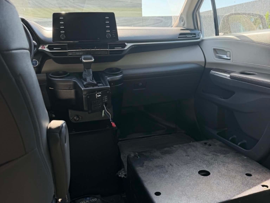 Used 2022 Toyota Sienna Hybrid XLE Plus - BraunAbility Side Entry Entry Fold Out Automatic Ramp