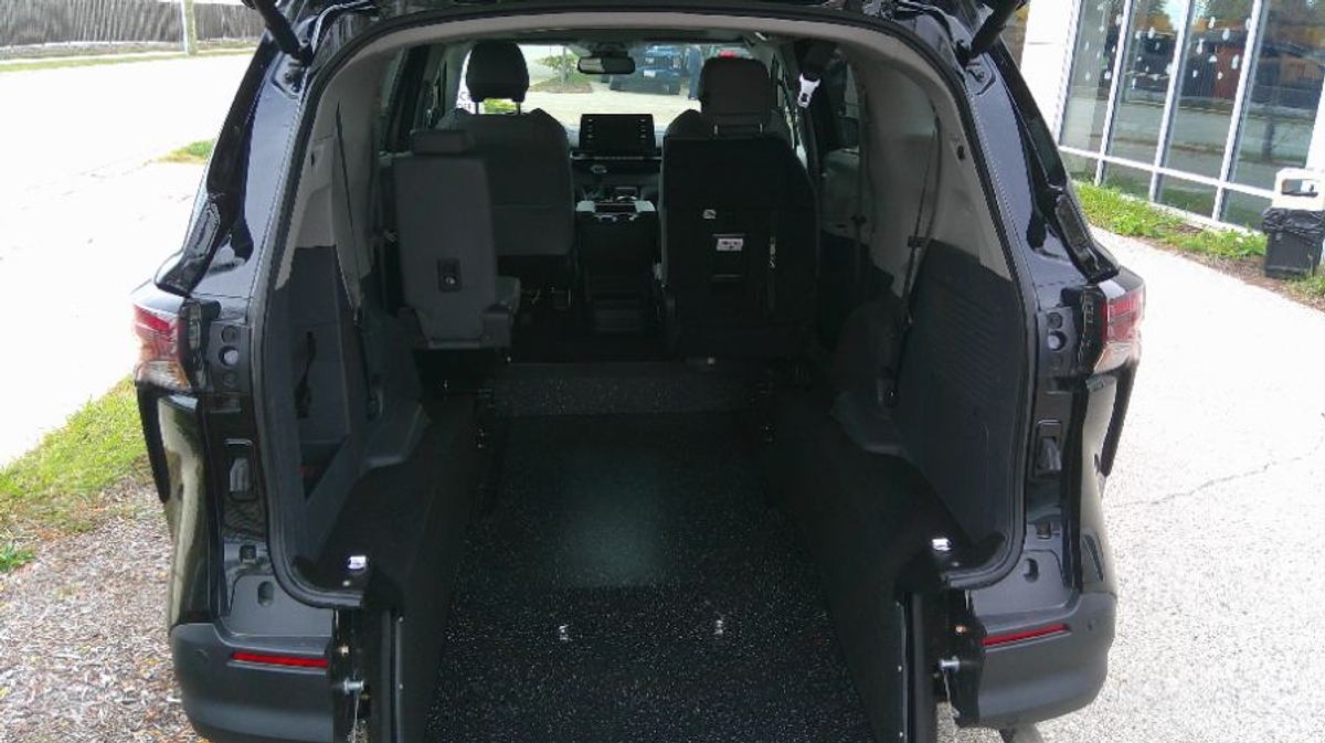 2024 TOYOTA SIENNA - Image 2