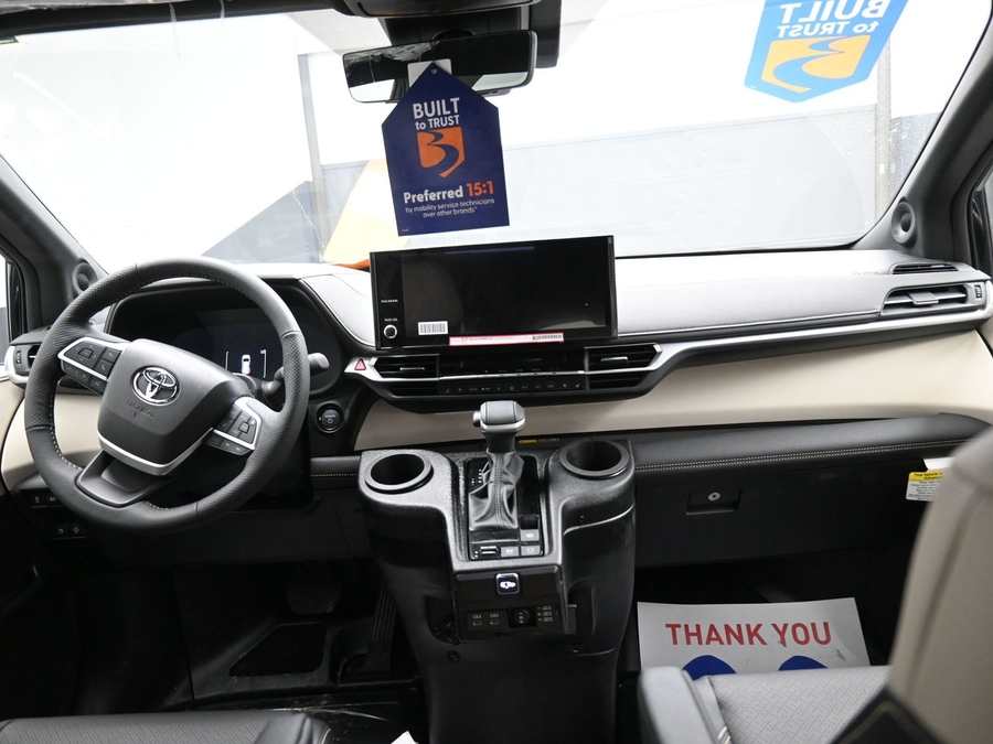 New 2025 Toyota Sienna Hybrid Platinum - BraunAbility Side Entry Entry In Floor Automatic Ramp