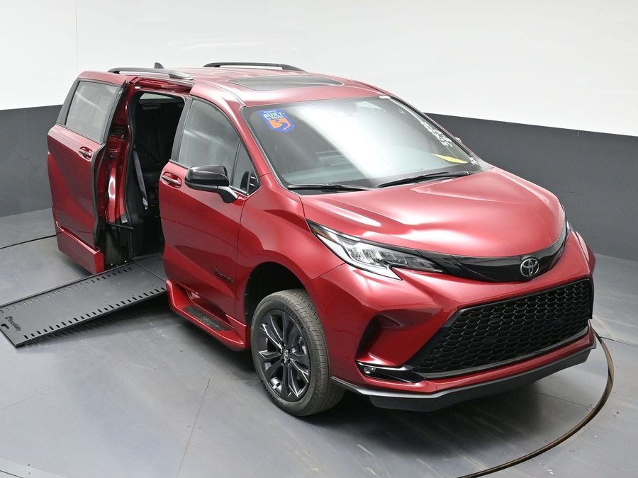 New 2026 Toyota Sienna Hybrid XSE Sport - BraunAbility Side Entry In Floor Automatic Ramp