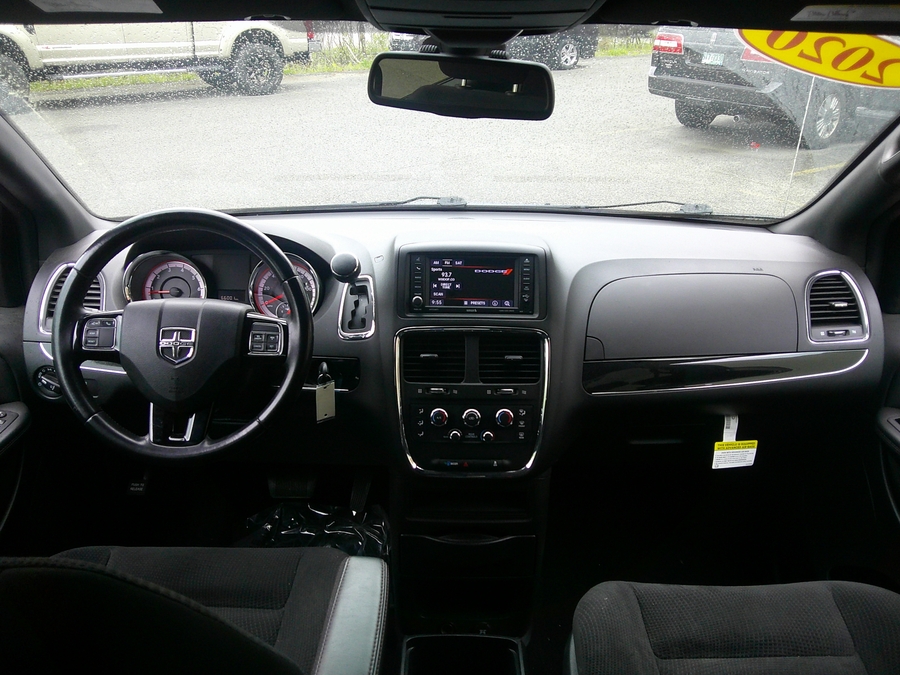 Blue Dodge Grand Caravan image number 17