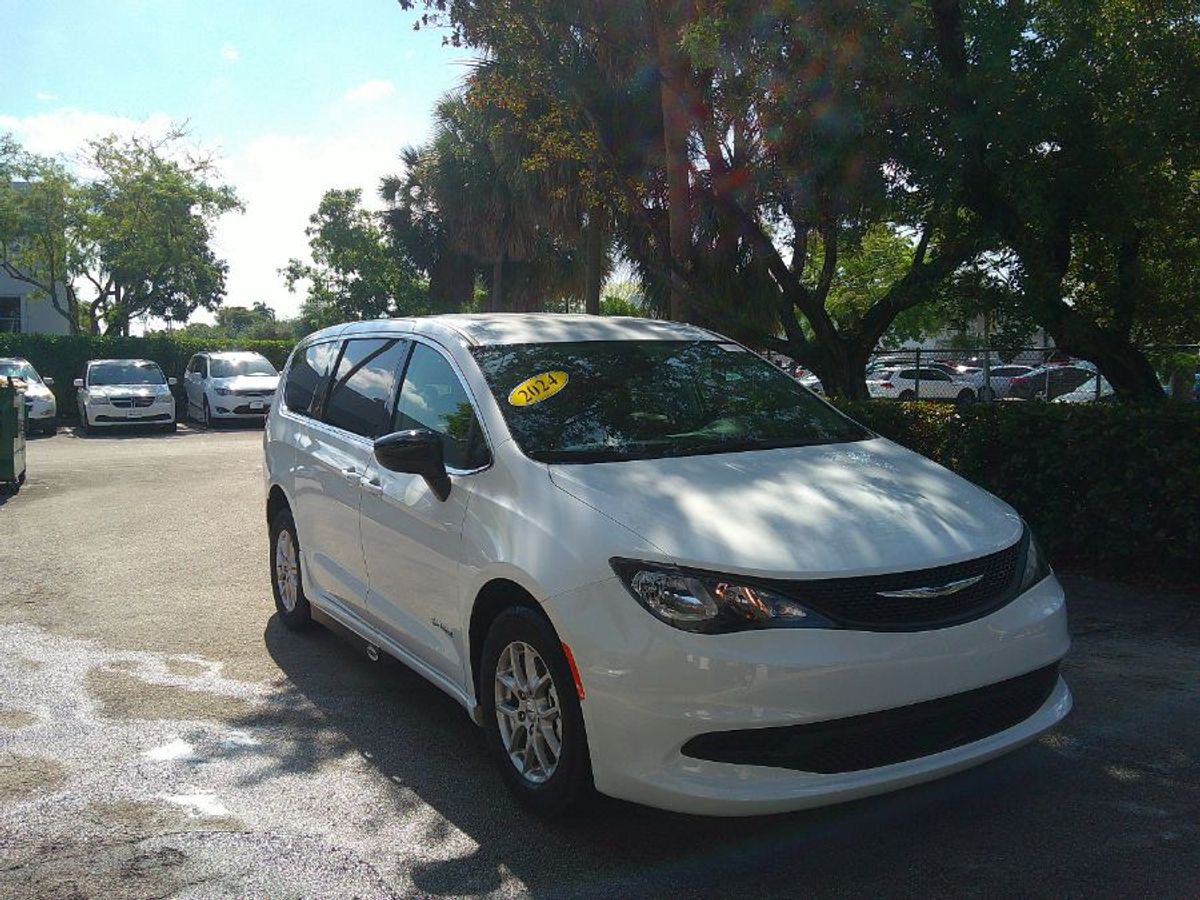 2024 CHRYSLER VOYAGER - Image 6