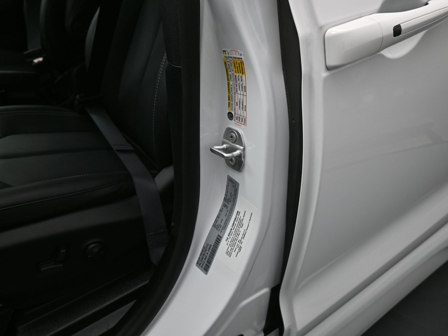 White Chrysler Pacifica image number 13