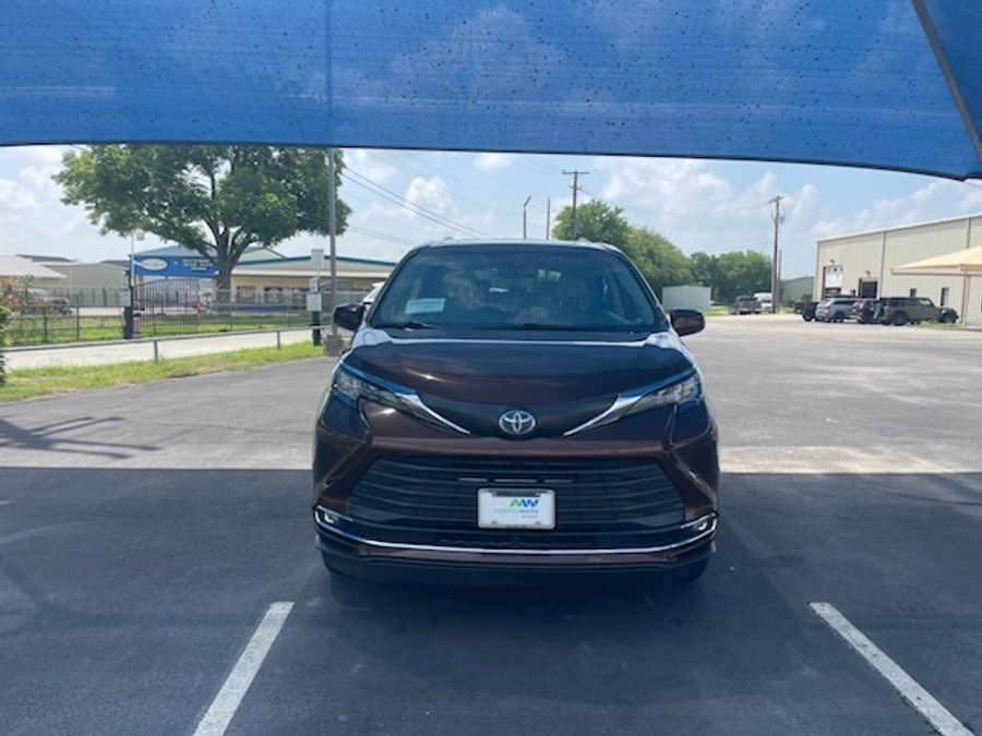 Orange Toyota Sienna image number 10