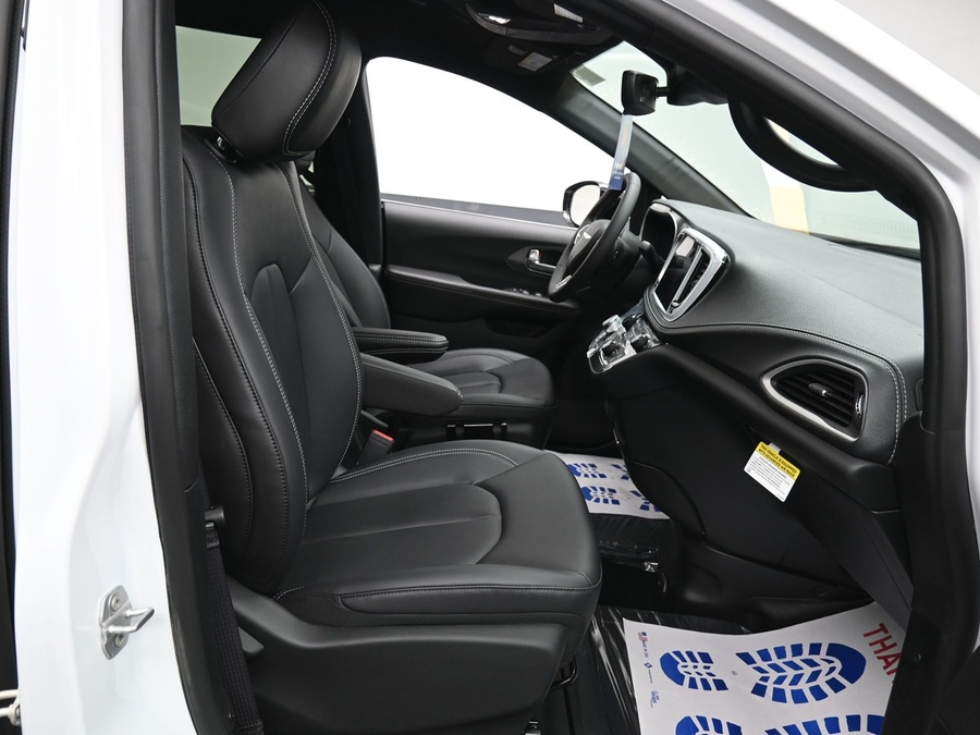 White Chrysler Pacifica image number 8