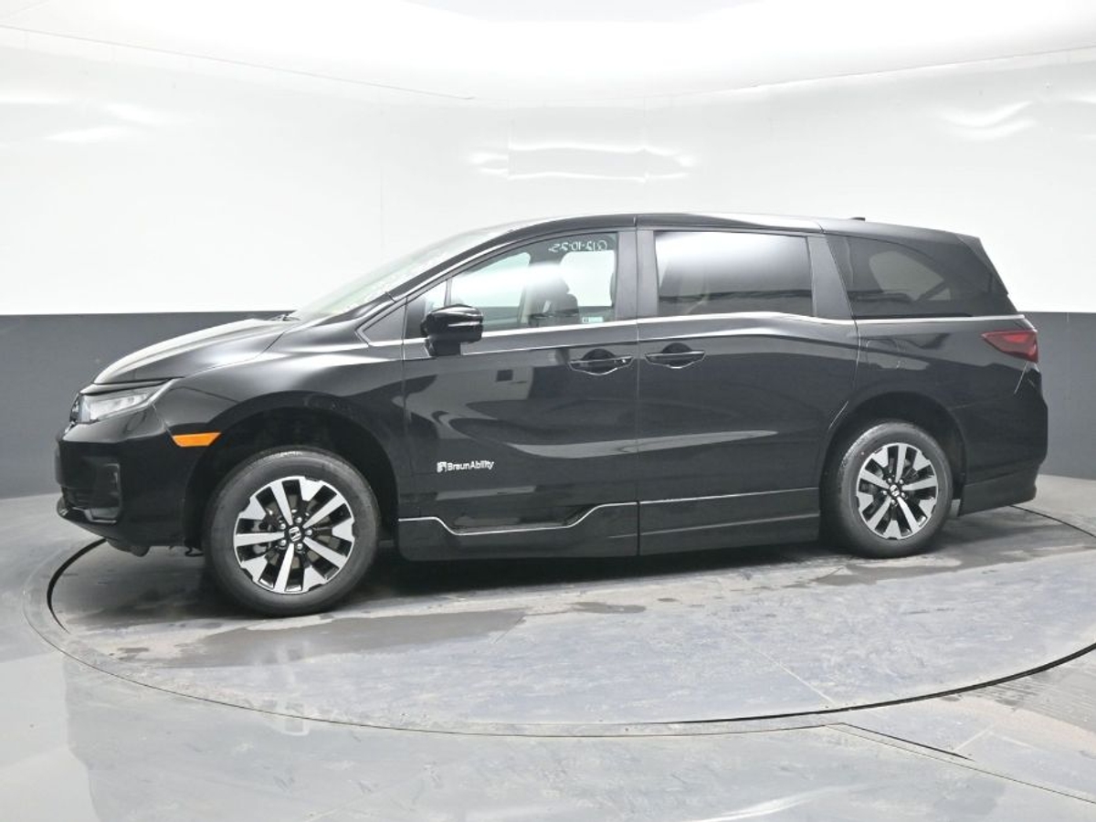 Black Honda Odyssey image number 3