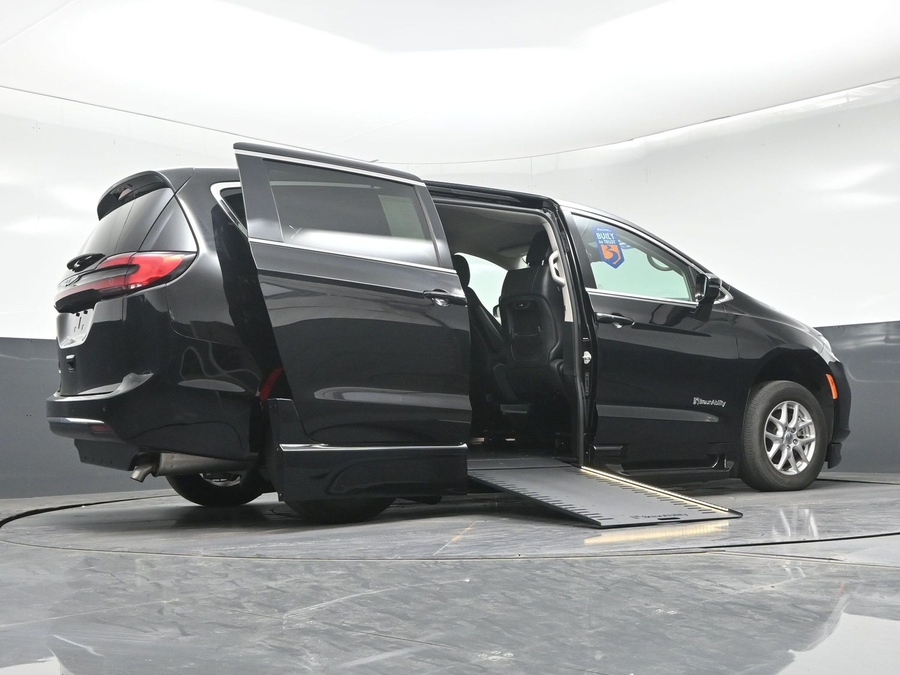 Used 2024 Chrysler Pacifica Touring L - BraunAbility Side Entry In Floor Automatic Ramp