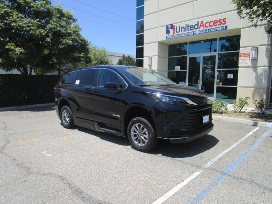 Used 2024 Toyota Sienna Hybrid LE Base - BraunAbility Side Entry Fold Out Automatic Ramp