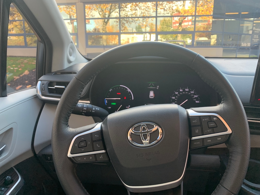 Used 2023 Toyota Sienna Hybrid XLE - BraunAbility Side Entry Entry In Floor Automatic Ramp