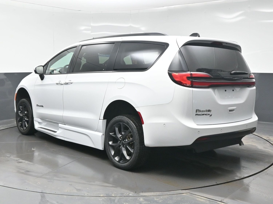 Used 2023 Chrysler Pacifica Touring L - BraunAbility Side Entry Entry Fold Out Automatic Ramp