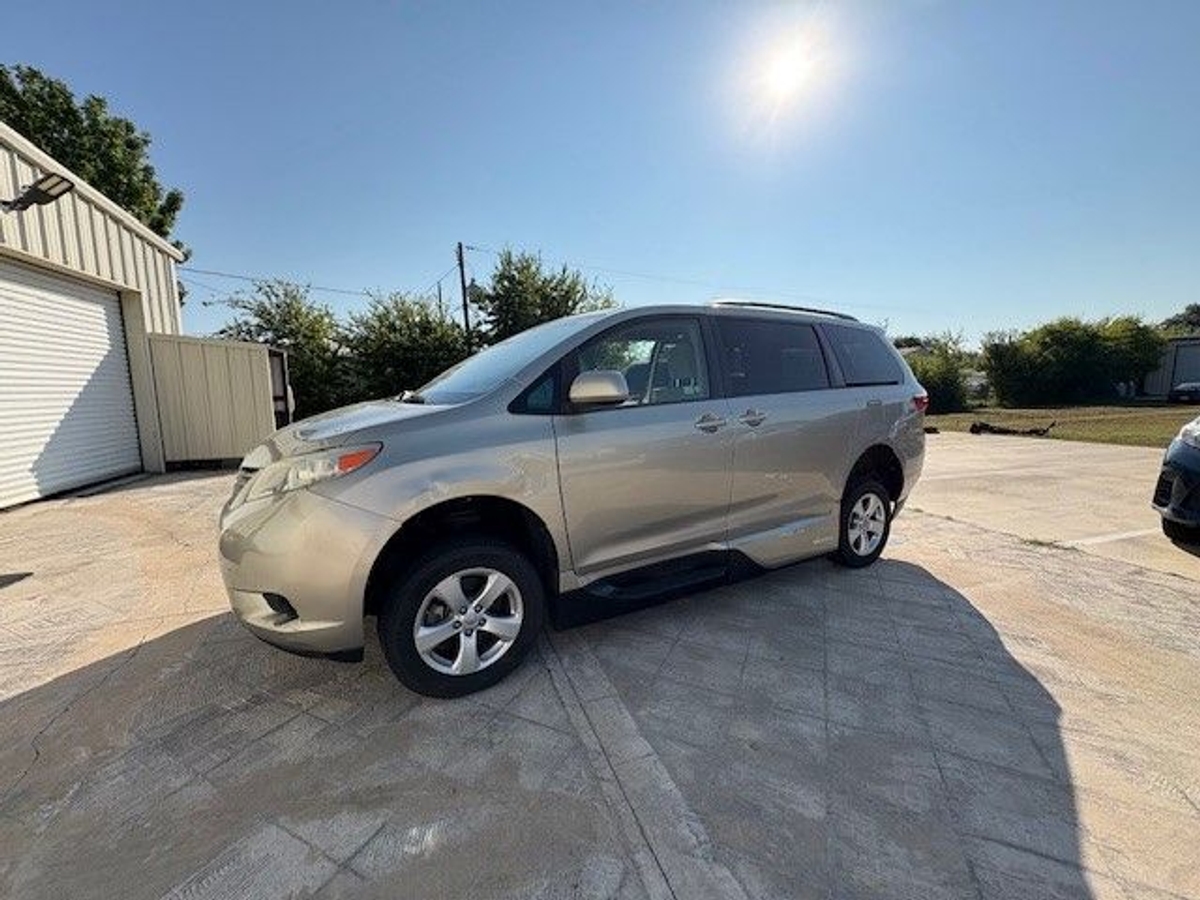 2015 Toyota Sienna LE