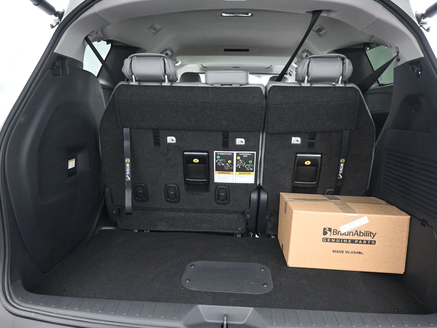 New 2026 Toyota Sienna Hybrid XLE Base - BraunAbility Side Entry Fold Out Automatic Ramp