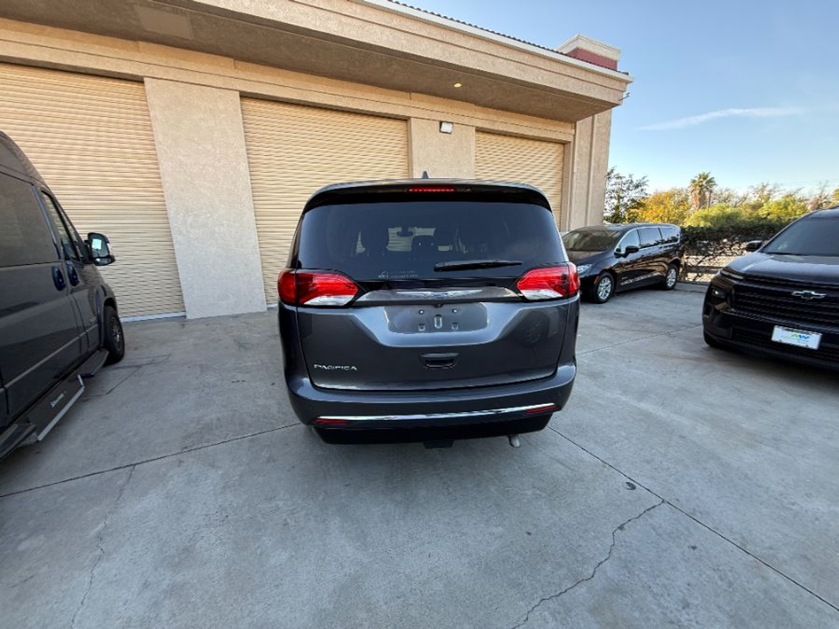 Grey Chrysler Pacifica image number 9