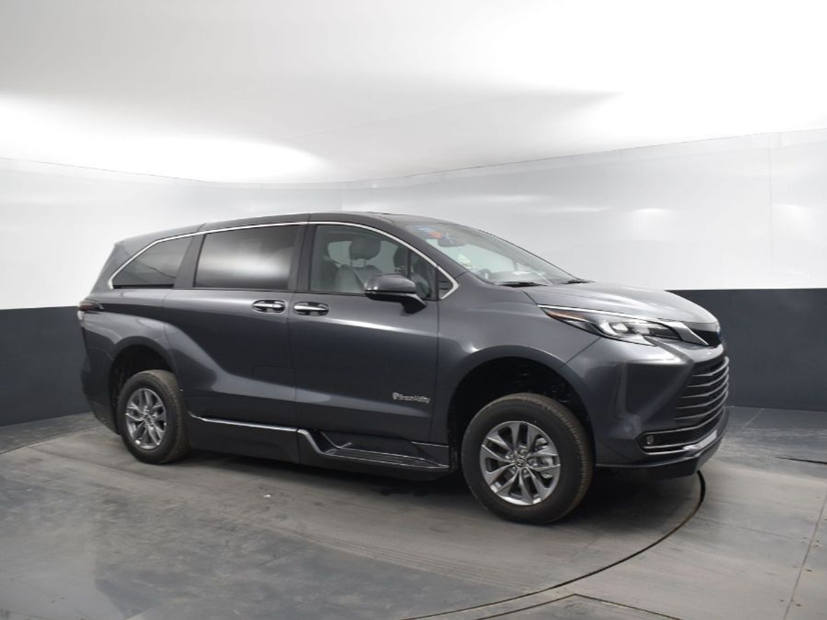 2025 TOYOTA SIENNA - Image 17