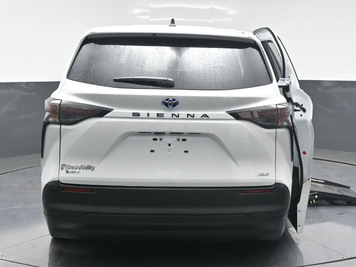 2025 TOYOTA SIENNA - Image 5