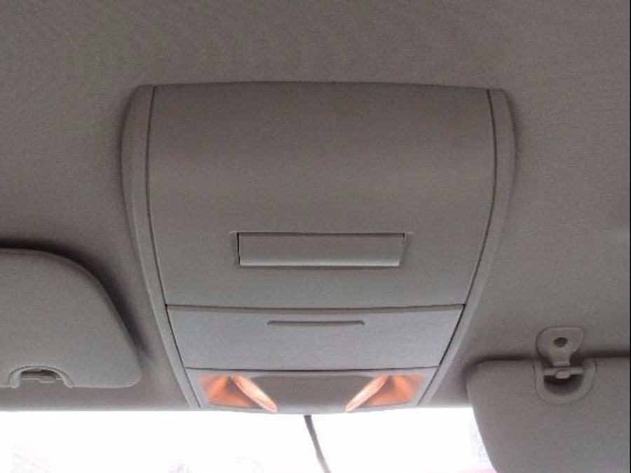 Grey Dodge Grand Caravan image number 10