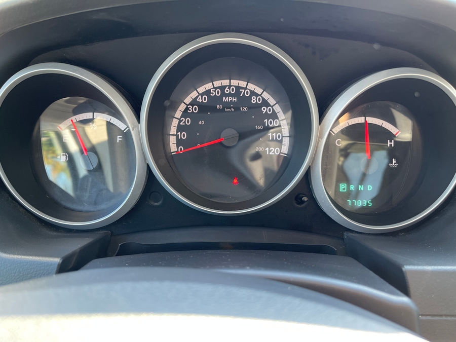 Silver Dodge Grand Caravan image number 11