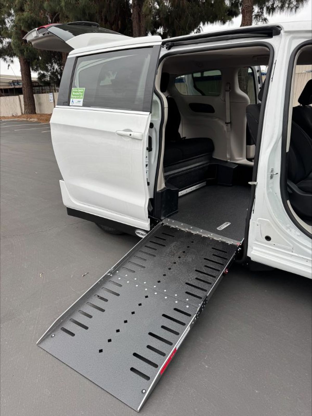 2024 CHRYSLER VOYAGER - Image 9